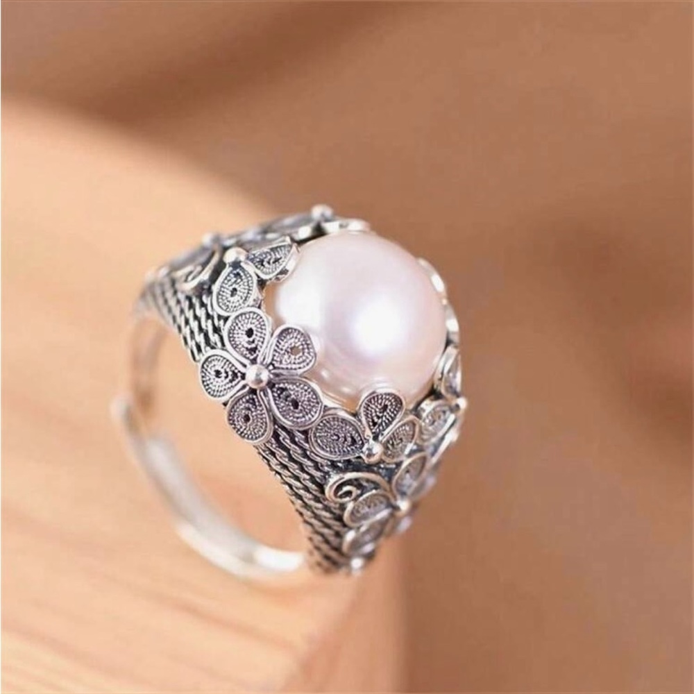 Vintage Silver Carved Flower ring